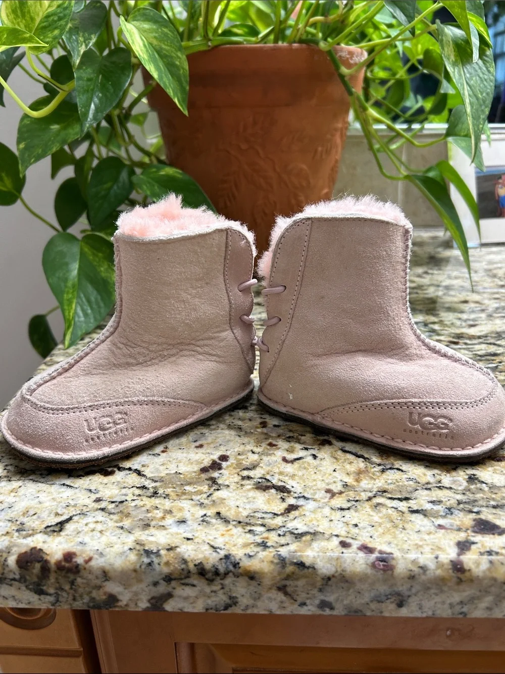 UGG Pink leather Suede Shearling-Lined